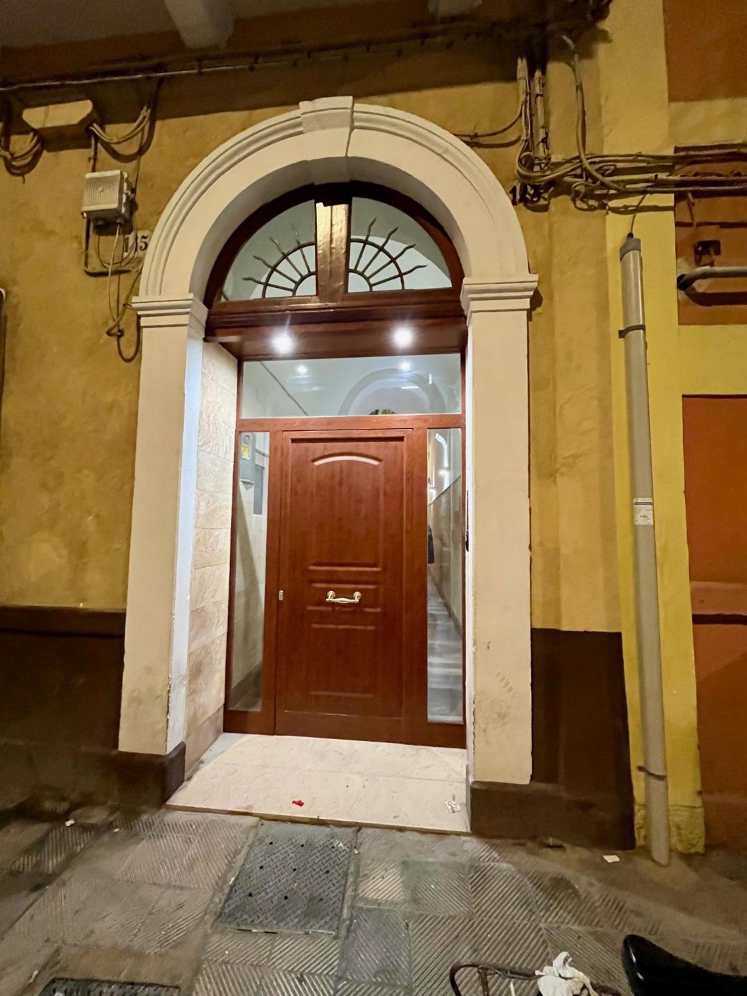 Mada'S Apartment Deluxe Барі Екстер'єр фото